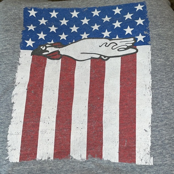 Large gray graphic tee shirt unisex, size large. Preowned. - Picture 3 of 5